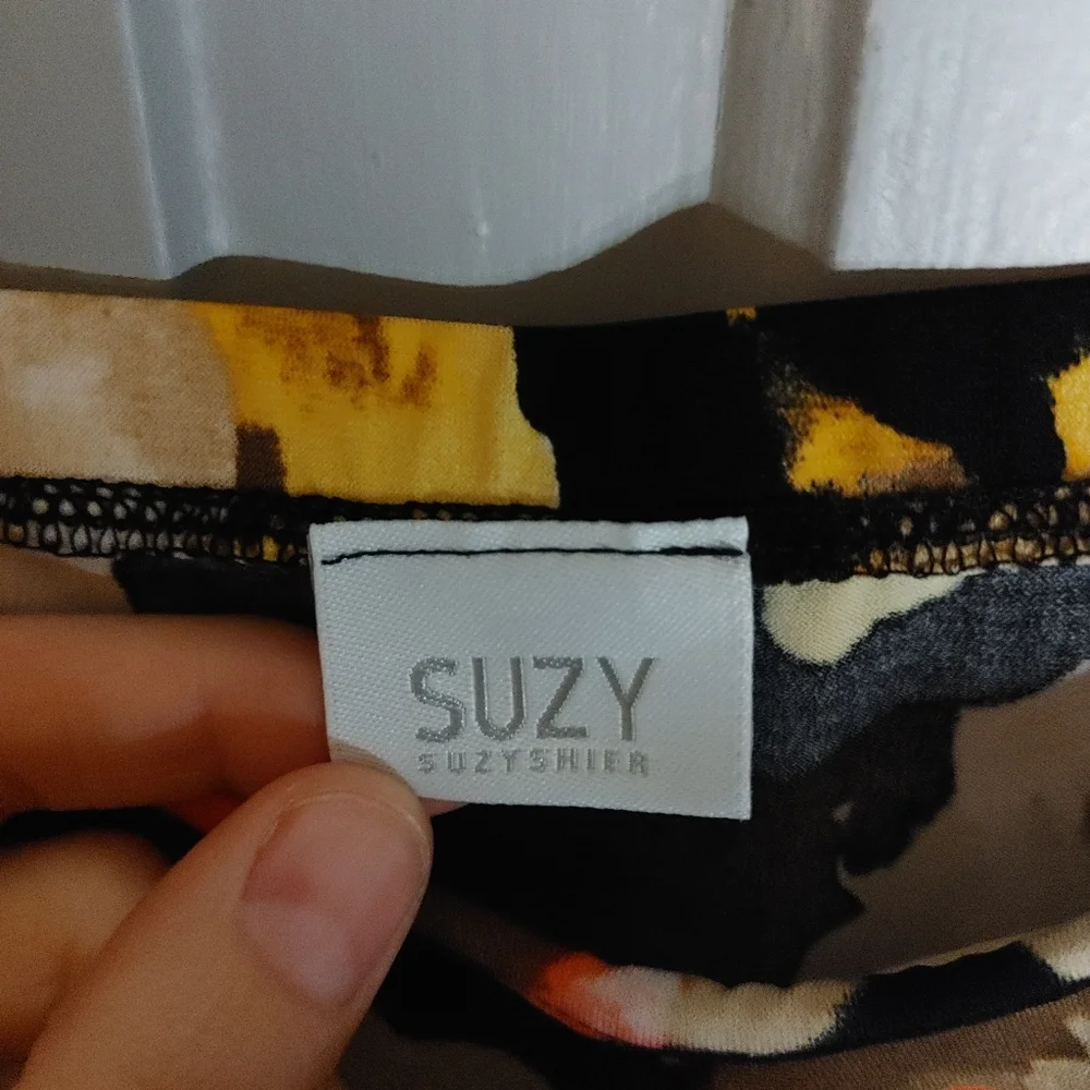 2/$25 Floral Print Suzy Sheir tank top - Picture 4 of 5